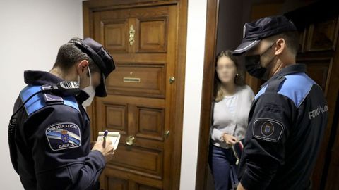 Agentes de la Policía Local de Santiago multan a la responsable de un piso en el que se estaba celebrando una fiesta y había exceso de ruidos