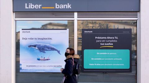 Fachada de una sucursal de Liberbank en Málaga