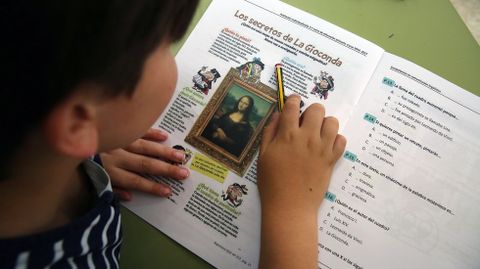 Imagen de archivo de un niño de tercero de primaria respondiendo a la evaluación diagnóstica que incluye la ley Wert. Estas «reválidas» completan su desaparición en el curso 2023/24