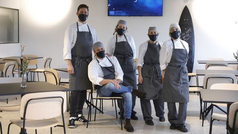 Parte del equipo de cocina del Gastrobar