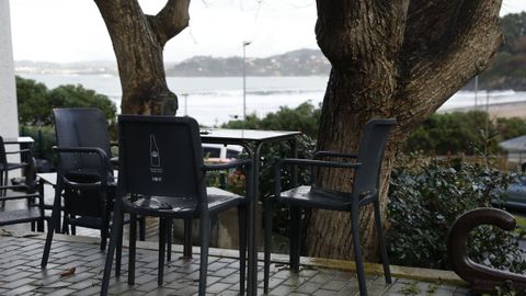 Zona de terraza en el chiringuito de la academia