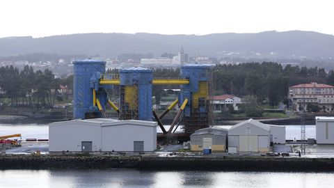 Estructuras de eólica marina en las instalaciones de Navantia Fene