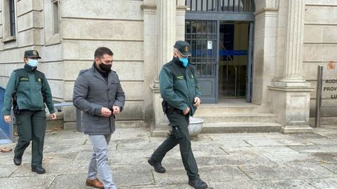 García Adán entrando en los juzgados de Lugo