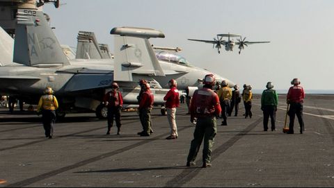 El portaviones Nimitz, en el norte del masr ÁArábigo
