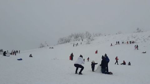 El entorno de la estación de montaña se llenó este fin de semana de visitantes