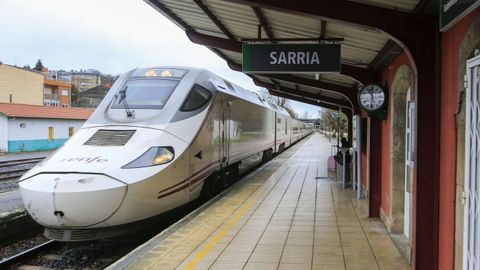 Un Alvia que realiza el recorrido entre Madrid y Lugo, en la estación de Sarria