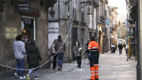 Retirada del alumbrado navideño en Santiago
