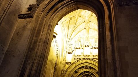 Una de las puertas de la Catedral de San Salvador de Oviedo