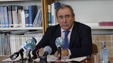 El gerente de la área sanitaria de la provincia lucense, Ramón Ares, en imagen de archivo durante una comparecencia en el hospital de Burela