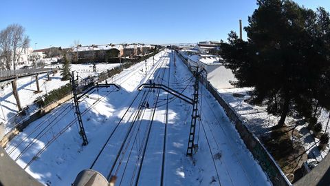 Vías cubiertas de nieve en la línea de Cercanías de Alcalá de Henares