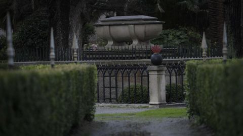 TUMBA DE SIR JOHN MOORE EN EL JARDIN DE SAN CARLOS