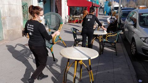 Moaña es uno de los municipios que estrenan las máximas restricciones hoy, lo que solo permite a las cafeterías servir en las terrazas