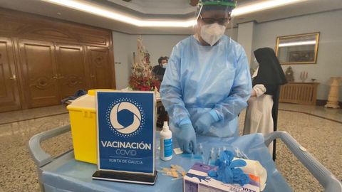 Loli Sánchez, nunha ronda de vacinación nas residencias sociosanitarias de Ourense