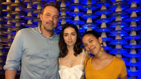 La pareja pos con una fan en marzo del 2020 en Cuba