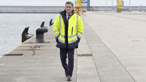 Indalecio Seijo, en la dársena exterior de Caneliñas