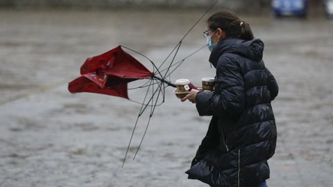 Las fuertes precipitaciones registradas en Compostela por la mañana fueron perdiendo intensidad a lo largo del día