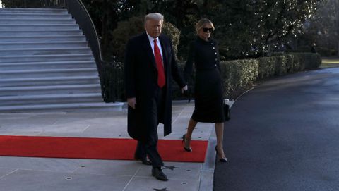 Donald Trump y Melania abandonan la Casa Blanca