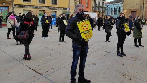 Concentración del sector de la peluquería por la bajada del IVA al 10%, hoy, en Oviedo
