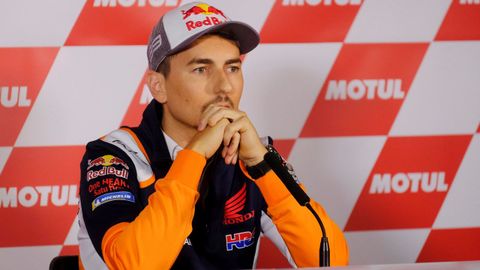 JORGE LORENZO (EXPILOTO DE MOTOS). El expiloto abandonó España en el 2012. Recaló primero en Londres, después en Andorra y finalmente se instaló en Suiza. Sin embargo, a finales del 2019 Hacienda comenzó a investigarle al considerar debía tributar en España y que entre el 2013 y el 2016 habría eludido 40 millones en impuestos.