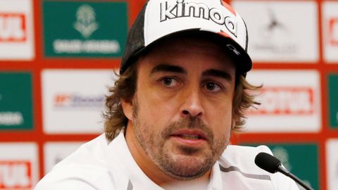 FERNANDO ALONSO (Piloto). El campeón del mundo de Fórmula 1 primero recaló en Londres, donde residió entre el 2002 y el 2005. En el 2006 trasladó su residencia a Suiza, donde compró una casa en la localidad alpina de Chateaux d?Oex. En el 2011 regresó a España.