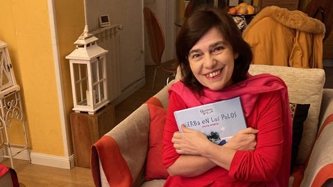 Violeta Monreal con su nuevo libro «Hierba en los polos»