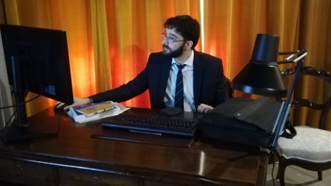 Luis Manuel Ibáñez, que tiene raíces familiares en Bóveda, durante la presentación de su tesis doctoral