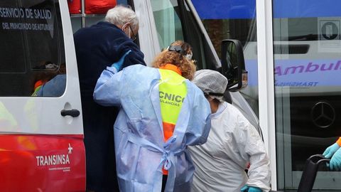 Un hombre ingresa en urgencias en el hospital de Cabueñes