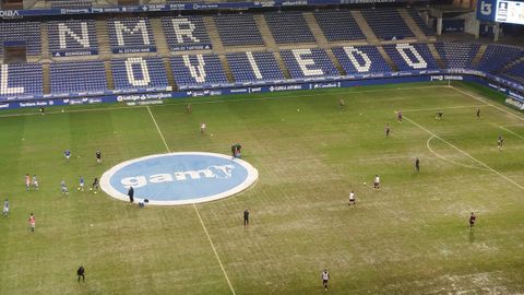 El césped del Carlos Tartiere, justo antes de que comenzase el Oviedo-Mallorca