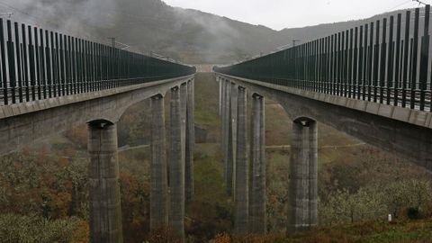 El viaducto de Teixeiras, en la línea de alta velocidad a Galicia, que debe ponerse en servicio este año
