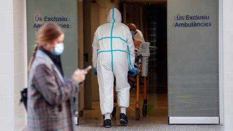 Sanitarios, a las puertas del Hospital Clínico de Valencia