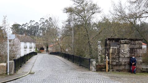 El puente de Os Padriños hace de frontera entre Vilanova y Ribadumia
