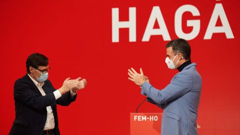 Salvador Illa y Pedro Sánchez, en un mitin telemático de apertura de campaña para el 14F
