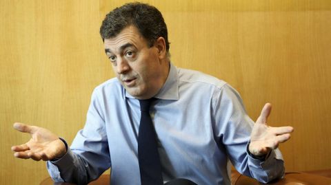 O conselleiro Román Rodríguez apunta que só 26 dos 1.100 centros públicos non teñen en funcionamento a aula virtual