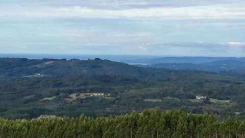 Cordal de Serrón Gordo, desde donde se divisa gran parte de las provincias de A Coruña y Lugo