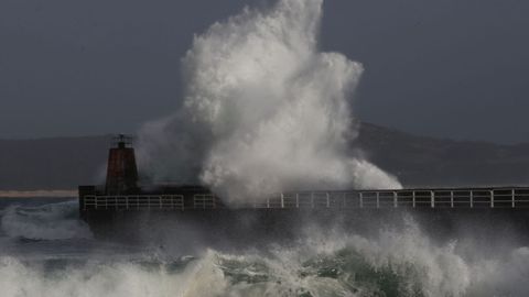 El temporal dejó olas de más de seis metros en Corrubedo