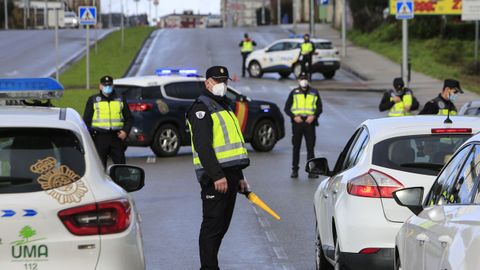 Control de Policía Autonómica y Nacional en la Avenida de Madrid, este domingo por la mañana