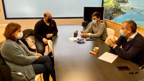 La reunión se celebró en la sede del PP de Pontevedra