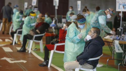 El nuevo cribado en Amio arrancó ayer con un 66,44 % de participación y un positivo detectado entre los asistentes