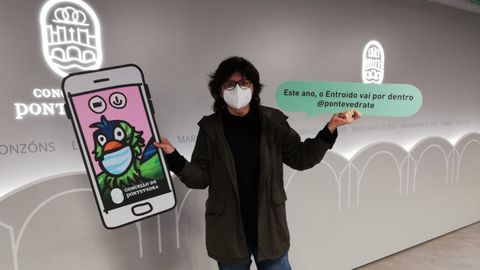La concejala de Festas, Carme da Silva, presentó este jueves algunos de los carteles alusivos al Entroido pontevedrés 2021