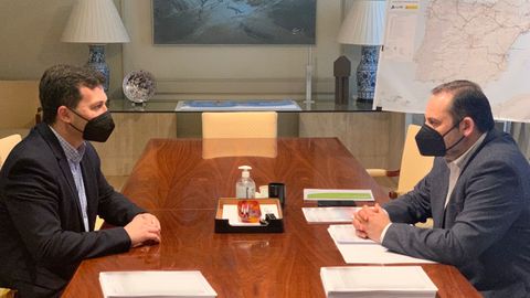 El ministro de Transportes, José Luis Ábalos, y el líder del PSdeG, Gonzalo Caballero