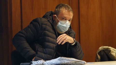 El médico pontevedrés, durante una de las sesiones del juicio en la Audiencia Provincial