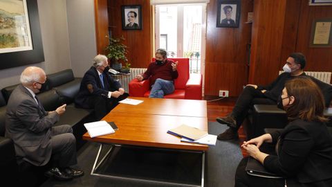 Lores recibió a representantes de la empresa que creará la plataforma digital, encabezados por José Manuel Fernández Alvariño