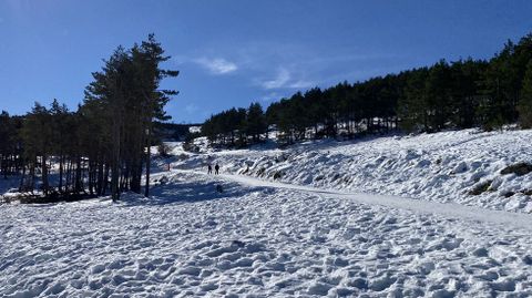 La estación de Cabeza de Manzaneda está cubierta de nieve