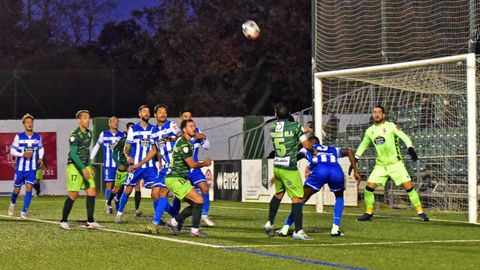 Imagen del partido entre el Guijuelo y el Deportivo en la primera vuelta