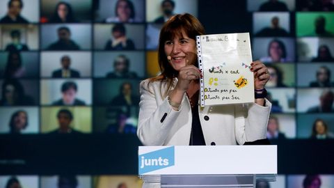 La candidata de JxCat a la presidencia de la Generalitat, Laura Borràs, durante el acto de final de campaña en Barcelona