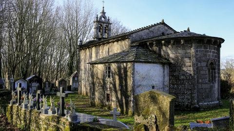 IGLESIA DE SAN MIGUEL DE BACURIN DE ORIGEN ROMANICO, SIGLO XII, EN PLENO CAMIÑO PRIMITIVO