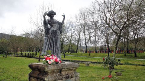 Escultura de la Bella Otero, Valga