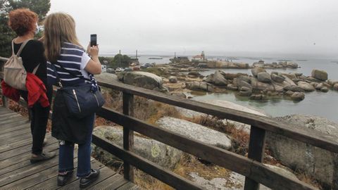 A Illa se puede recorrer andando y disfrutar de sus espacios naturales es un lujo, tambien en invierno