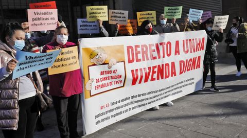 Imagen de archivo de los chabolistas de Navia en una protesta en enero de este año