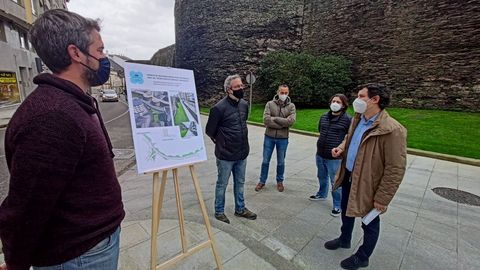 El teniente de Alcalde, Rubén Arroxo, presentó junto a los técnicos municipales el carril peatonal